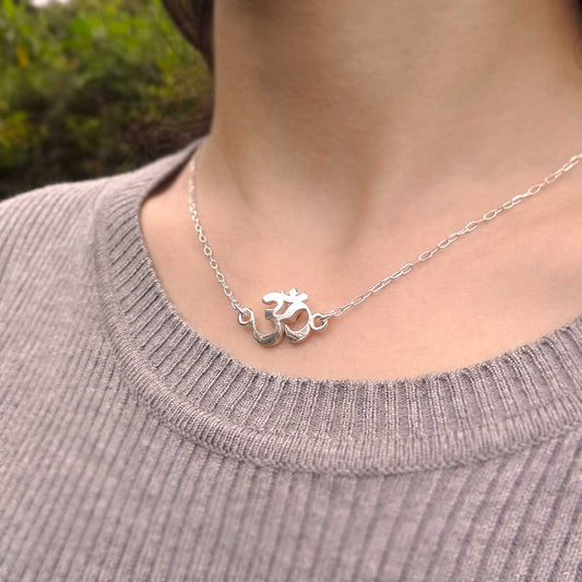 Collar del OM Tibetano