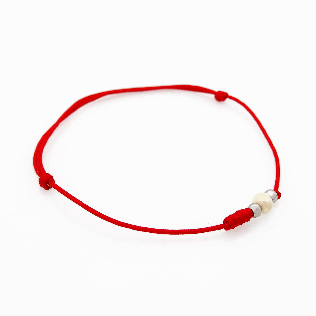 Hilo Rojo de Protección | Abril | Beige
