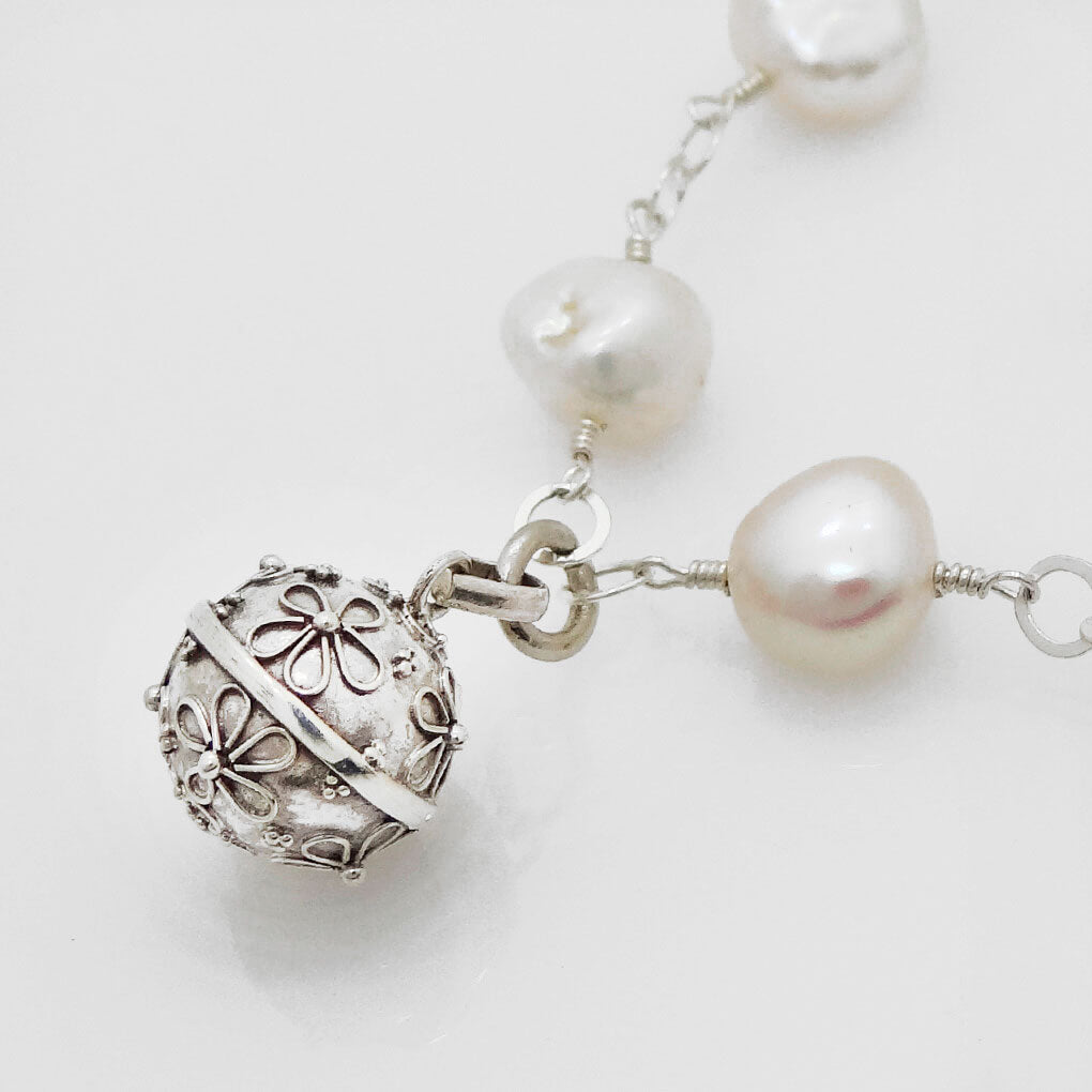 Pulsera Perlas Naturales y Llamador de Ángeles